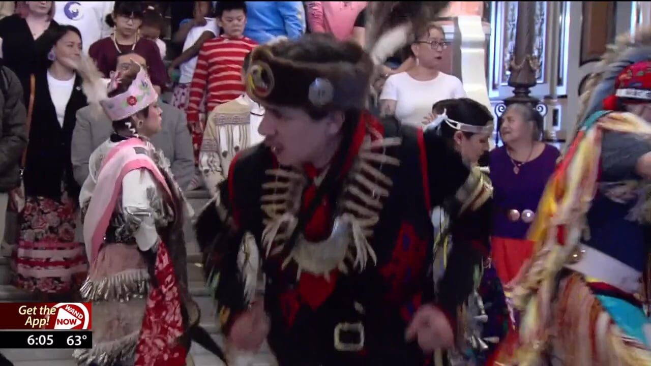 Illinois House Democrats pass bill banning Native American school mascots, logos